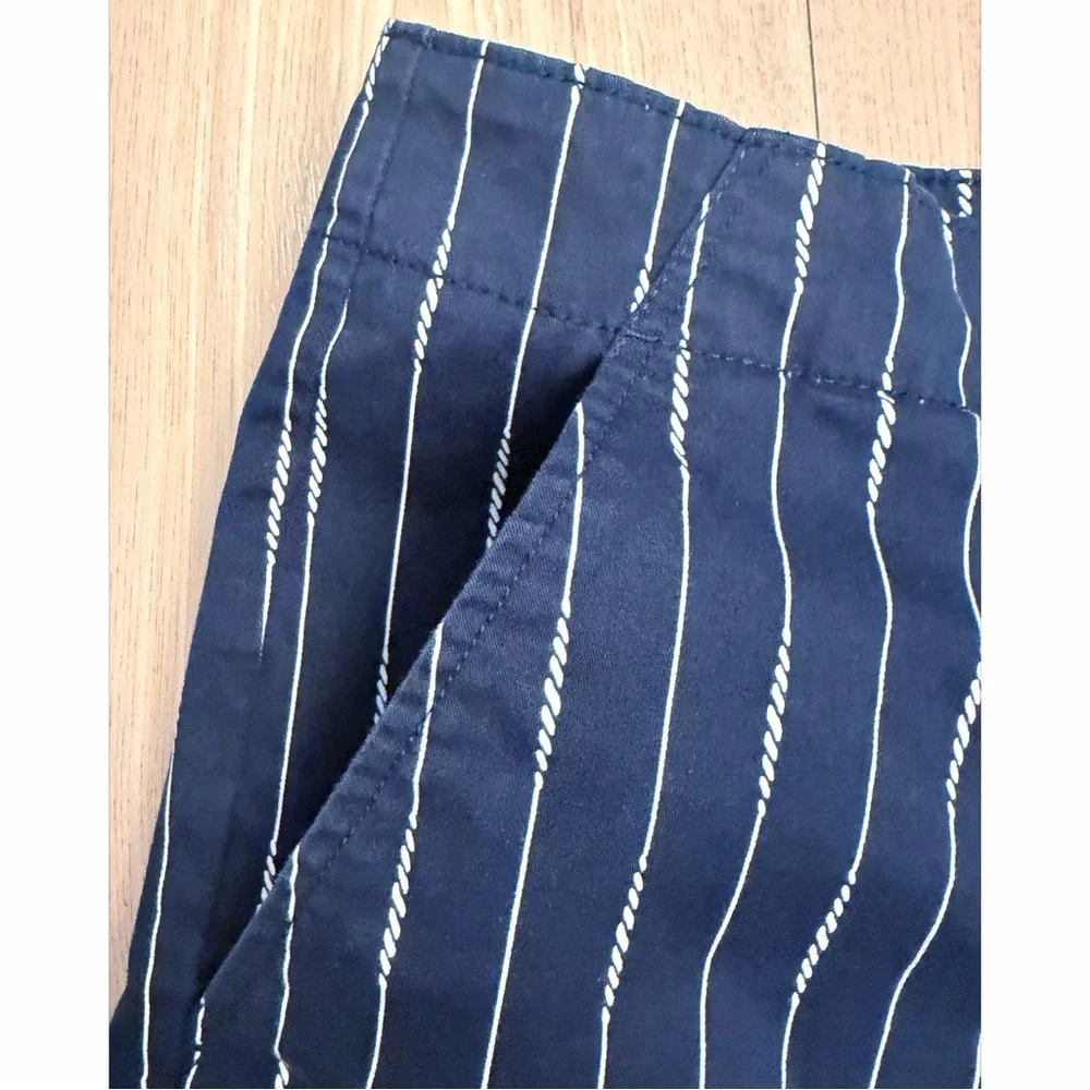 Nautica Women's Navy and White Striped Shorts Women's 12 Nautical Preppy‎ Luxury